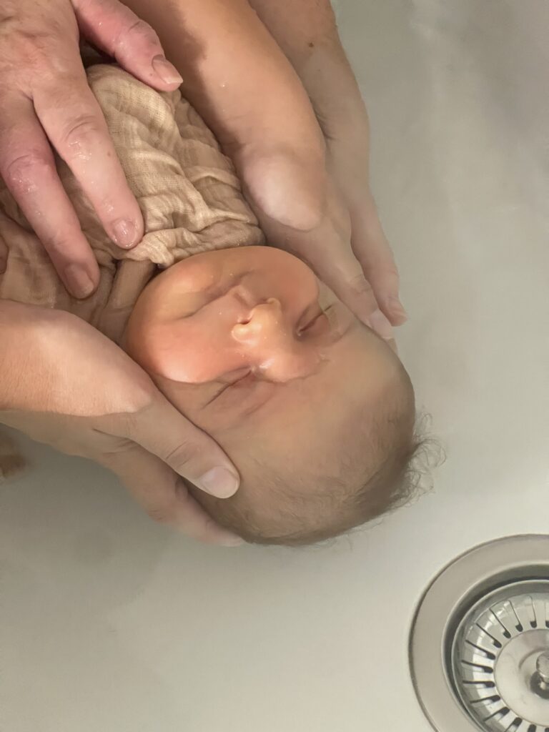 bébé langé TBB
